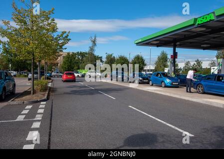 Cheltenham Gloucestershire UK Settembre 24 2021 Panic Buying e carenze di benzina presso i distributori di benzina di Cheltenham Foto Stock