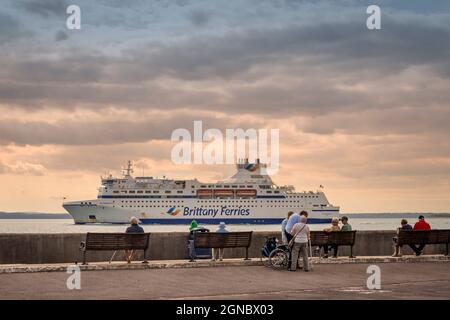 Bretagna Ferry Normandie lasciando Portsmouth Harbour sulla strada per la Francia. Foto Stock
