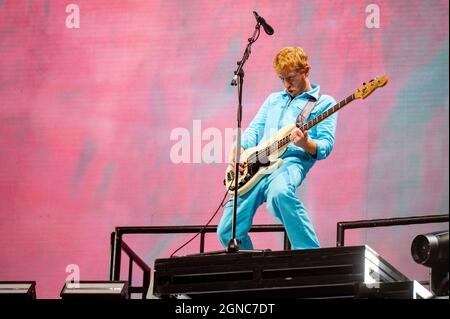 Leeds, Regno Unito 27 agosto 2021. Simon Neil, James Johnston e ben Johnston della band Biffy Clyro si esibiscono sul palco principale al Leeds Festival 202 Foto Stock