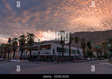 Palm Springs, Stati Uniti. 20 novembre 2020: Il centro di Palm Springs come Covid-19 chiusure continuano. Foto Stock