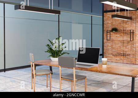 Sala di lavoro con laptop mock-up, rendering di illustrazioni 3D Foto Stock