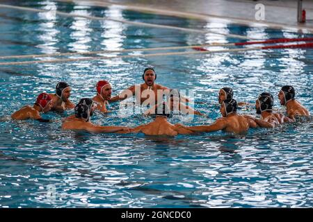 Zanelli Pools, Savona, Italy, September 24, 2021, Team VITORIA GUIMARAES durante la gara di Primorac Kotor (MNE) vs Vitoria Guimaraes SC (por) - LEN Cup - Champions League waterpolo match Foto Stock