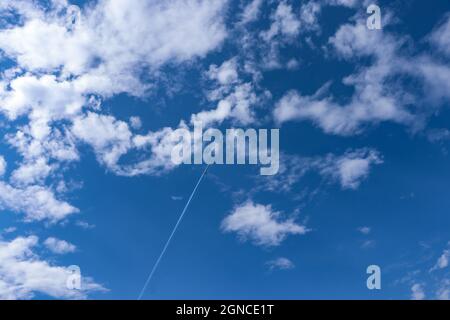 Srinagar, Jammu e Kashmir, India. 24 settembre 2021. Un jet da caccia dell'Aeronautica Indiana vola su Srinagar il 2 settembre 2021. Credit: Adil Abbas/ZUMA Wire/Alamy Live News Foto Stock