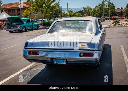 Reno, NV - 3 agosto 2021: 1970 Dodge Dart Swinger Hardtop Coupé ad una mostra di automobili locale. Foto Stock