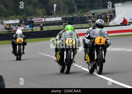 Ian Bain, Steve Brogan, Norton Manx 30M, Glen Inglese, John McGuinness, Matchless G50, Barry Sheene Memorial Trophy, Goodwood Revival 2021, settembre Foto Stock