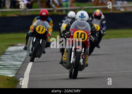 Gary Johnson, Mick Grant, MV Agusta 500/3, Barry Sheene Memorial Trophy, Goodwood Revival 2021, settembre 2021, Barry Sheene Memorial Trophy, bikes, c Foto Stock