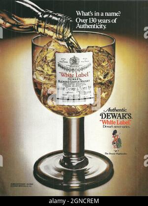 Dewar's white label premium scotch whiskey whisky vintage advert ad 1970 1980 Foto Stock