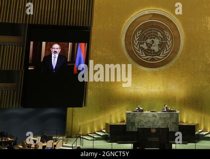 New York, Stati Uniti. 24 settembre 2021. Nikol Pashinyan, primo Ministro della Repubblica di Armenia, ha un discorso preregistrato alla 76a sessione del dibattito generale dell'Assemblea generale dell'ONU nella sede delle Nazioni Unite venerdì 24 settembre 2021 a New York. Foto di John Angelillo/UPI Credit: UPI/Alamy Live News Foto Stock
