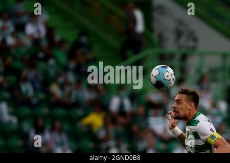 Lisbona, Portogallo. 24 settembre 2021. Sebastian Coates of Sporting CP in azione durante la partita di calcio della Lega Portoghese tra Sporting CP e CS Maritimo allo stadio Jose Alvalade di Lisbona, Portogallo, il 24 settembre 2021. (Credit Image: © Pedro Fiuza/ZUMA Press Wire) Credit: ZUMA Press, Inc./Alamy Live News Foto Stock