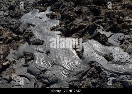 Centrali geotermiche e vulcani di fango vicino al Mare di Salton. Foto Stock