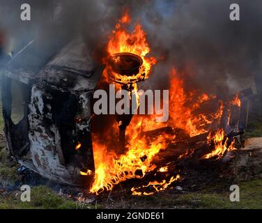 closeup auto in fiamme Foto Stock