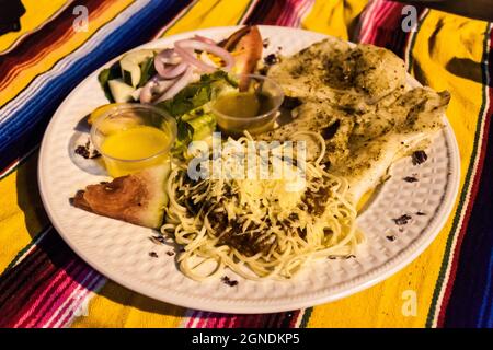 Pasto di conca barbecue nel villaggio Caye Caulker, Belize Foto Stock