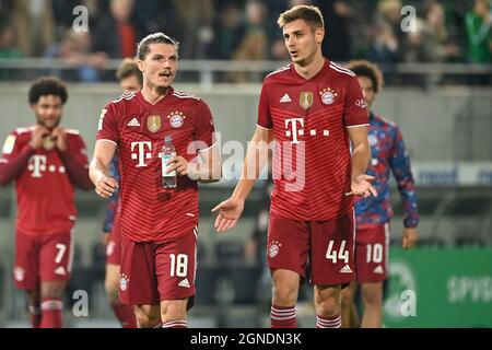 Feurth, Germania. 24 settembre 2021. Da sinistra: Marcel SABITZER (FC Bayern Monaco), Josip STANISIC (FC Bayern Monaco) dopo la fine della partita, azione. Calcio 1° Bundesliga stagione 2021/2022, 6° matchday, matchday06, Greuther Furth - FC Bayern Monaco 1-3, il 24 settembre 2021, Sportpark Ronhof Thomas Sommer in Fuerth credito: dpa Picture Alliance/Alamy Live News Foto Stock