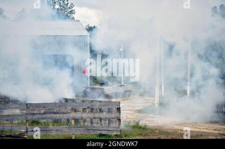 Lviv, Ucraina. 24 settembre 2021. Veicolo militare da combattimento durante le esercitazioni militari internazionali "Rapid Trident-2021".sul territorio del Centro internazionale per il mantenimento della pace e la sicurezza dell'Accademia nazionale delle forze terrestri, che prende il nome da Hetman Petro Sahaidachny, comando ucraino-americano e esercitazioni del personale che coinvolgono le truppe "Rapid Trident-2021", Hanno cominciato il 20 settembre e dureranno fino al 1 ottobre 2021. Ai lavori partecipano soldati di 15 paesi (Ucraina, USA, Germania, Bulgaria, Georgia, Italia, Polonia, Romania, Gran Bretagna e altri). In totale, circa Foto Stock