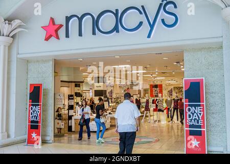 Fort ft. Myers Florida, Edison Mall, Macy's grande magazzino ingresso mostra segno di vendita Foto Stock