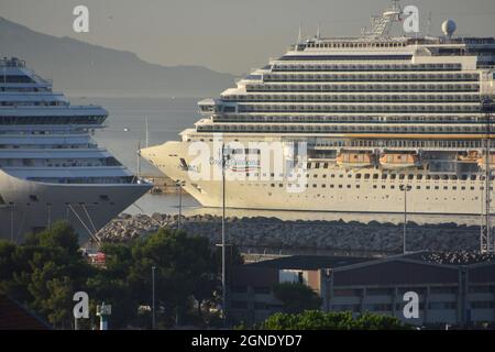 Marsiglia, Francia. 24 settembre 2021. Primo piano della nave da crociera "Costa Diadema" che arriva a Marsiglia. La nave da crociera di linea “Costa Diadema” arriva nel porto mediterraneo francese di Marsiglia. Credit: SOPA Images Limited/Alamy Live News Foto Stock