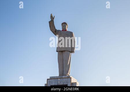 Statua del Presidente Mao (Mao Zedong o Mao TSE-tung) nel centro di Lijiang, provincia di Yunnan, Cina Foto Stock