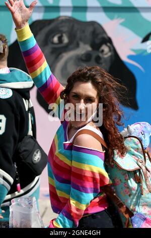 Melbourne, Australia, 25 settembre 2021. i manifestanti marciano durante il rally "Millions March for Freedom" a St Kilda Beach. Melbourne subisce un altro giorno di proteste e caos per il Premier Daniel Andrews governo controverso e risposte pandemiche, tra cui blocchi e vaccinazioni obbligatorie. Credit: Dave Hewison/Speed Media/Alamy Live News Foto Stock