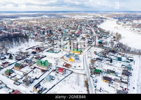 Veduta aerea della Chiesa dell'Ascensione del Signore nella città di Kimmy, regione di Tver, Russia Foto Stock