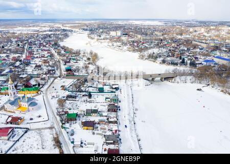 Veduta aerea della Chiesa dell'Ascensione del Signore nella città di Kimmy, regione di Tver, Russia Foto Stock