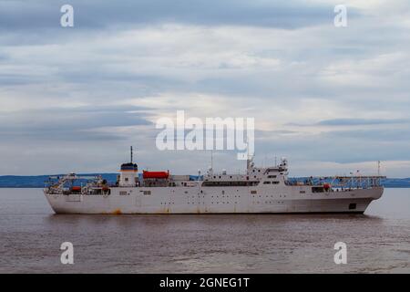 L'USNS Zeus si dirige verso le banchine di Avonmouth Foto Stock