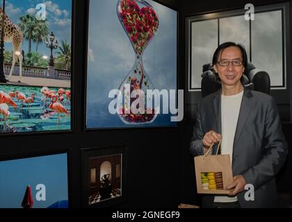 Parigi : Expo 4 esposizione collettiva d'arte Aux Halles Des Blancs Manteaux Foto Stock