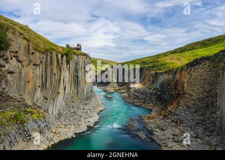 Impressionante canyon Studlagil e fiume Jokulsa in Iceland Jokuldalur Foto Stock