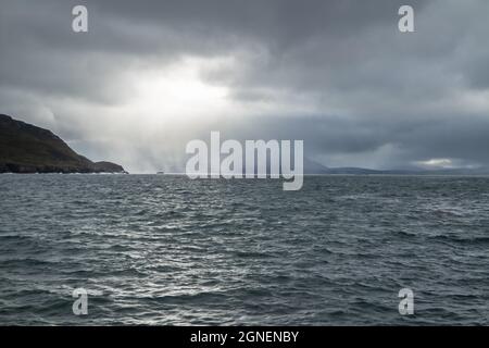 Pioggia tempesta e sole sopra Lough Swilly e Lenan Bay nella contea di Donegal, Irlanda. Foto Stock