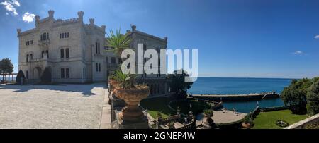 Ingresso al museo storico e al parco del castello di Miramare, Trieste, Friuli-Venezia Giulia. 09-05-2021. Italia Foto Stock