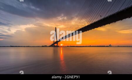 Il ponte di Can Tho vista aerea è famoso ponte nel delta del mekong, Vietnam Foto Stock