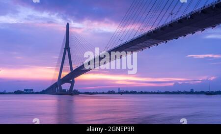 Il ponte di Can Tho vista aerea è famoso ponte nel delta del mekong, Vietnam Foto Stock