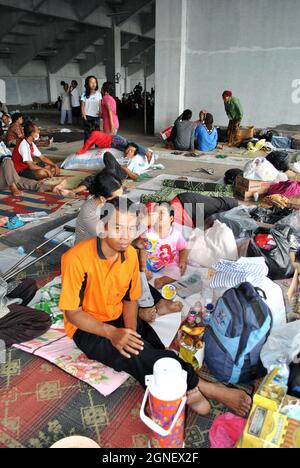 Questo è lo stato dei residenti intorno al Monte Merapi che sono stati sfollati a causa dell'eruzione del Monte Merapi nel 2010 Foto Stock