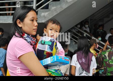 Questo è lo stato dei residenti intorno al Monte Merapi che sono stati sfollati a causa dell'eruzione del Monte Merapi nel 2010 Foto Stock