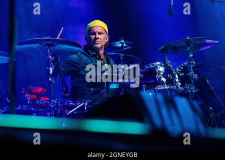 24 settembre 2021: Chad Smith suona con Eddie Vedder a OhanaFest Day1 Doheny state Beach il 24 settembre 2021 a Dana Point, California (Credit Image: © Marissa carter/ZUMA Press Wire) Foto Stock