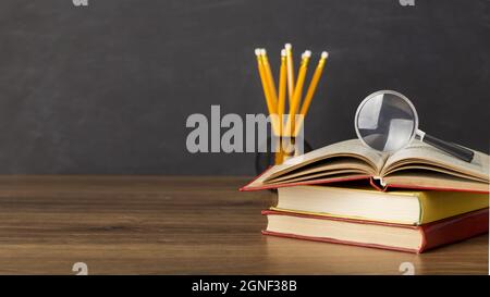 assortimento per il giorno dell'istruzione con spazio per la copia. Alta qualità e risoluzione bellissimo concetto di foto Foto Stock