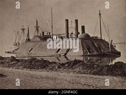 Fotografia d'epoca circa 1862 Union Navy ironclad cannonboat fiume USS Essex a Baton Rouge, Louisiana. Originariamente un traghetto a vapore chiamato New era è stata blindata e rinominata USS Essex. Foto Stock