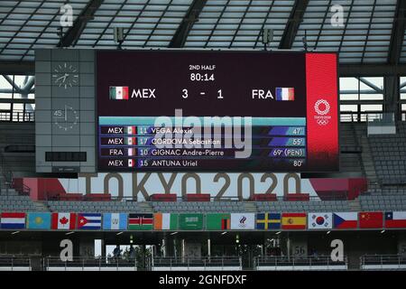 22 LUGLIO 2021 - TOKYO, GIAPPONE: Uriel ANTUNA del Messico spara e segna il terzo gol della sua squadra contro la Francia allo Stadio di Tokyo durante il Tokyo 2020 Foto Stock
