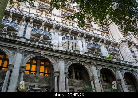 Un edificio Horse Guards Avenue, un edificio governativo a Whitehall, Londra, Inghilterra, Regno Unito Foto Stock