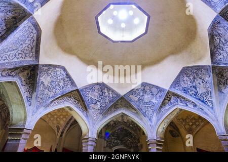 IRAN. SHIRAZ. TOMBA DI HAFEZ IN MEMORIA DEL CELEBRE POETA PERSIANO. Foto Stock