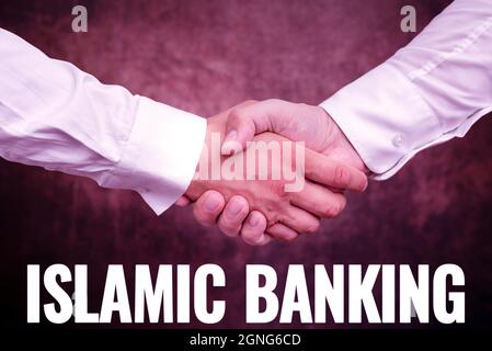 Scrittura visualizzazione del testo Islamic Banking, Internet Concept Banking sistema basato sui principi della legge islamica due Professional ben vestito Corporat Foto Stock