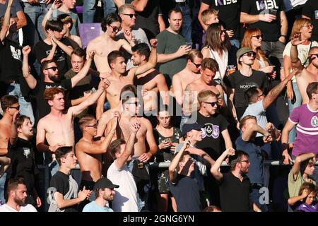 ANVERSA, BELGIO - SETTEMBRE 25: Tifosi durante la partita della Jupiler Pro League tra Beerschot V.A. e KAS Eupen allo stadio Olympisch il 25 Settembre 2021 ad Anversa, Belgio (Foto di Perry van de Leuvert/Orange Pictures) Foto Stock