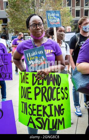 24 settembre 2021. Boston, ma. Più di 100 leader della comunità haitiana, sostenitori dell’immigrazione e alleati si sono riuniti al John F. Kennedy Federal Buildin Foto Stock