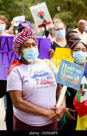 24 settembre 2021. Boston, ma. Più di 100 leader della comunità haitiana, sostenitori dell’immigrazione e alleati si sono riuniti al John F. Kennedy Federal Buildin Foto Stock