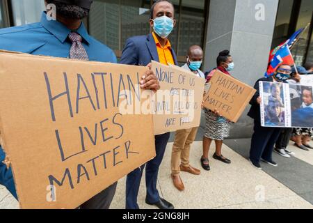 24 settembre 2021. Boston, ma. Più di 100 leader della comunità haitiana, sostenitori dell’immigrazione e alleati si sono riuniti al John F. Kennedy Federal Buildin Foto Stock