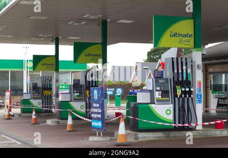 La stazione di benzina BP a Colchester, Essex è asciutta il 25 settembre 2021 a causa di un'elevata domanda di carburante come possibili problemi di consegna incombe Foto Stock