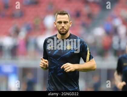 MILANO ITALIA- Settembre 26 Giuseppe Meazza Stefan De Vrij FC Inter, prima della partita tra FC Inter e Atalanta BC allo Stadio Giuseppe Meazza il 26 Settembre 2021 a Milano. Foto Stock