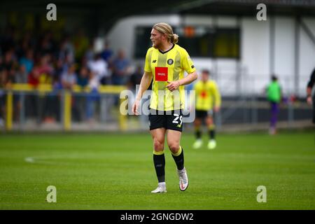 The EnviroVent Stadium, Harrogate, Inghilterra - 25 settembre 2021 Luke Armstrong (29) di Harrogate - durante la partita Harrogate v Stevenage, EFL League 2, 2021/22, all'EnviroVent Stadium, Harrogate, Inghilterra - 25 settembre 2021 Credit: Arthur Haigh/WhiteRosePhotos/Alamy Live News Foto Stock