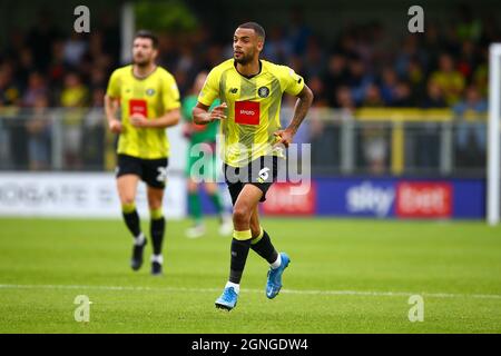 The EnviroVent Stadium, Harrogate, Inghilterra - 25 settembre 2021 Warren Burrell (6) di Harrogate - durante il gioco Harrogate v Stevenage, EFL League 2, 2021/22, all'EnviroVent Stadium, Harrogate, Inghilterra - 25 settembre 2021 Credit: Arthur Haigh/WhiteRosePhotos/Alamy Live News Foto Stock