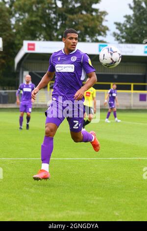 The EnviroVent Stadium, Harrogate, Inghilterra - 25 settembre 2021 Luther Wildin (2) di Stevenage - durante la partita Harrogate v Stevenage, EFL League 2, 2021/22, all'EnviroVent Stadium, Harrogate, Inghilterra - 25 settembre 2021 Credit: Arthur Haigh/WhiteRosePhotos/Alamy Live News Foto Stock