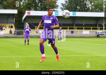 The EnviroVent Stadium, Harrogate, Inghilterra - 25 settembre 2021 Luther Wildin (2) di Stevenage - durante la partita Harrogate v Stevenage, EFL League 2, 2021/22, all'EnviroVent Stadium, Harrogate, Inghilterra - 25 settembre 2021 Credit: Arthur Haigh/WhiteRosePhotos/Alamy Live News Foto Stock